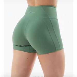Extra small Alphalete pulse surge short